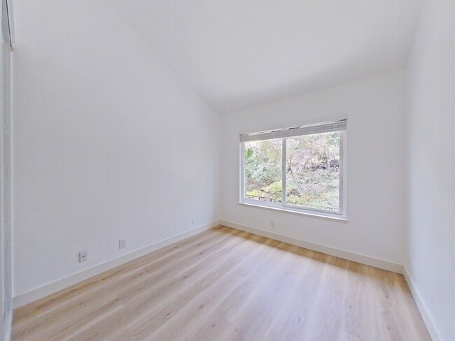 Building Photo - Stunning Remodeled Home in Dana Woods – Co...