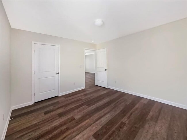 Building Photo - 6869 Lake Overlook Ln