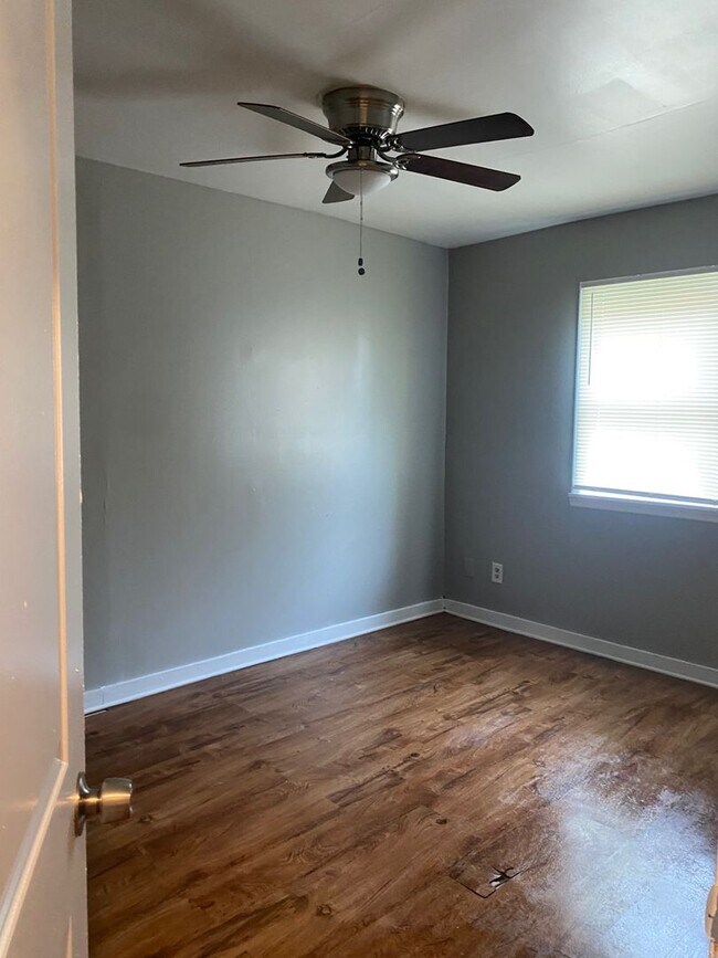 Building Photo - 3604 Jonquil St