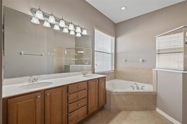 Building Photo - 12150 Mapleridge Dr