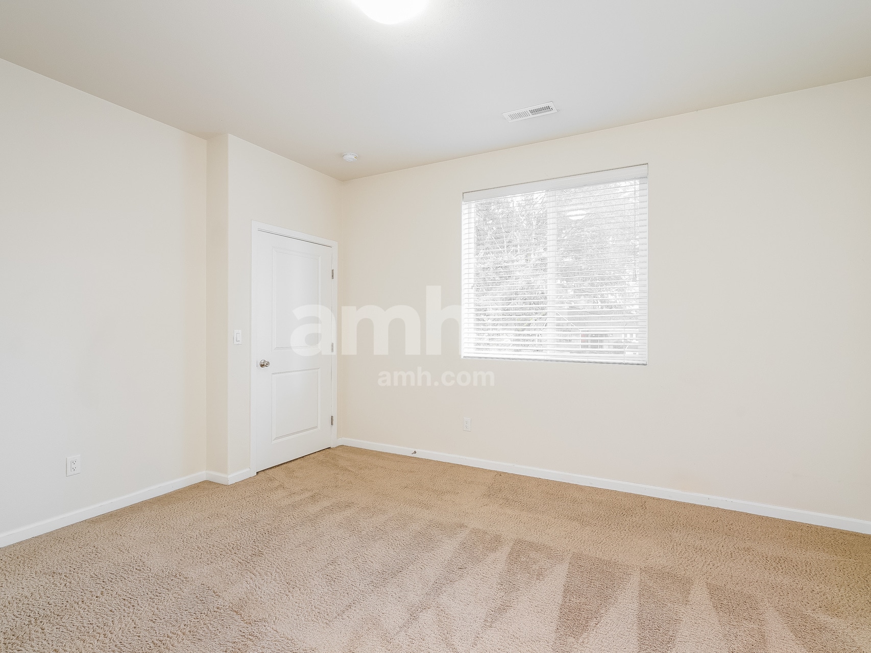 Building Photo - 326 York St