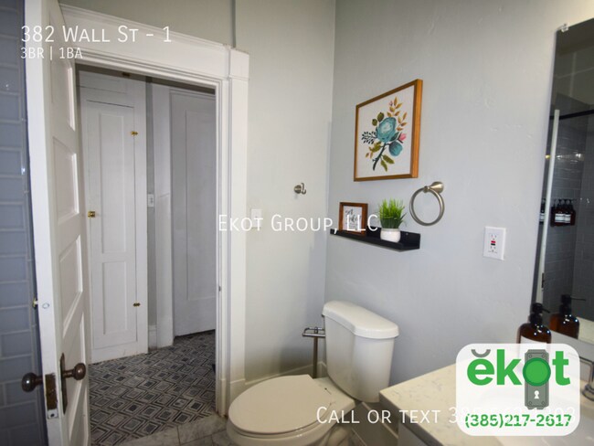 Building Photo - 382 Wall St