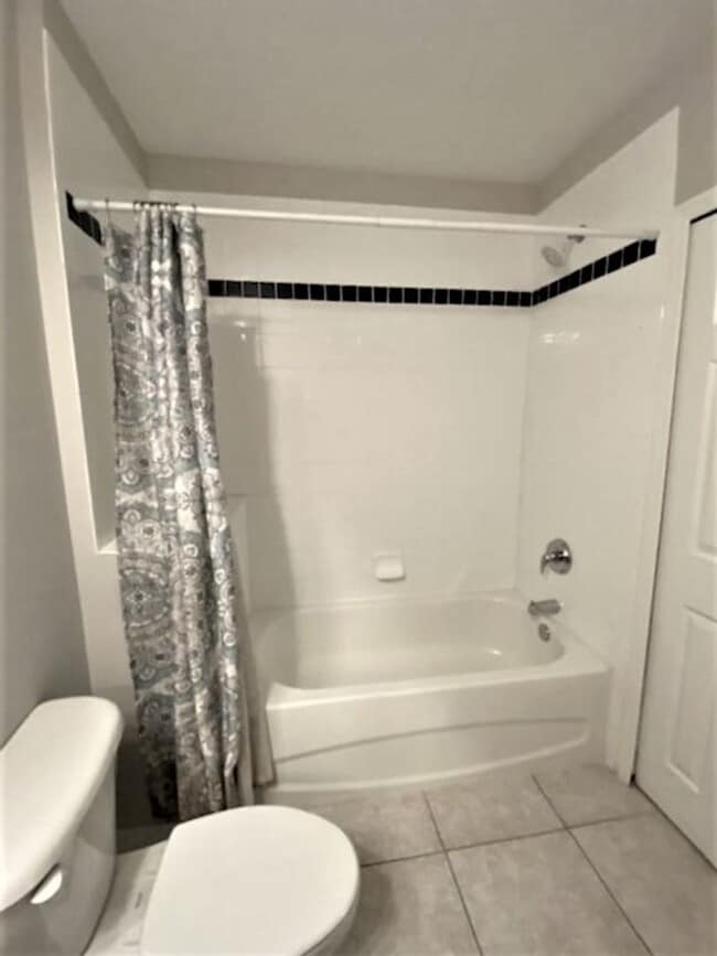 Building Photo - 3 Bedroom 2 Bathroom top floor condo at the Terraces of East Village.