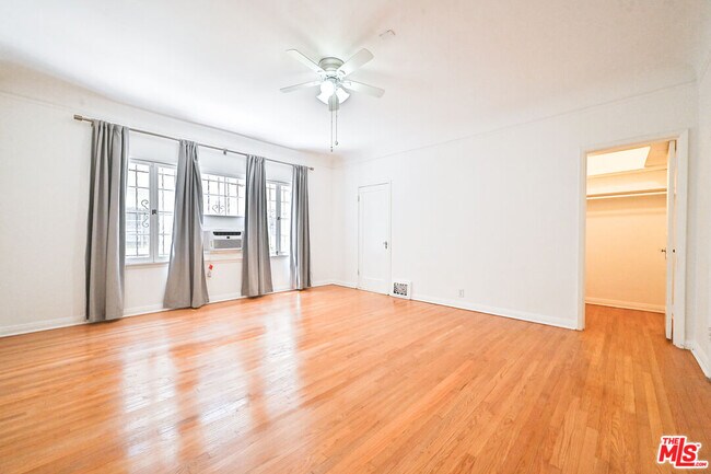 Building Photo - 361 N Mansfield Ave