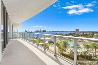 Building Photo - 220 Lake Shore Dr