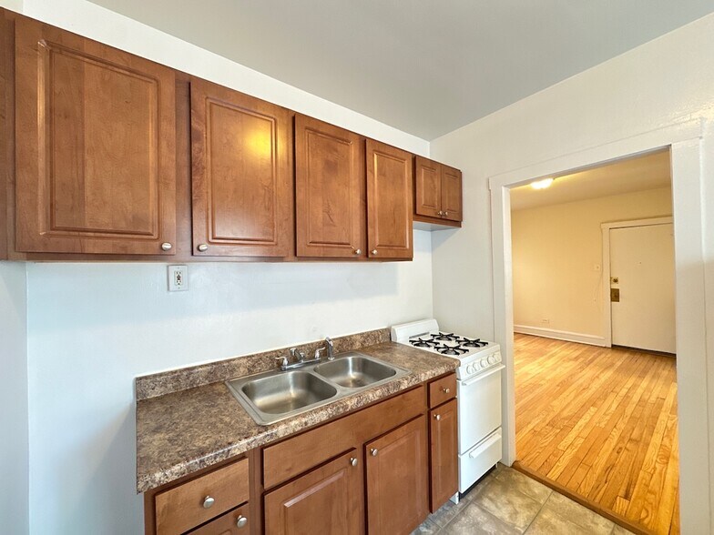 Building Photo - 2649.5 N Spaulding Ave