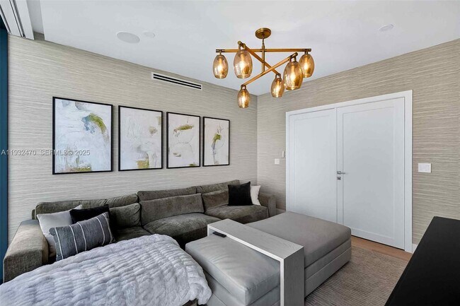 Building Photo - 700 NE 24th St