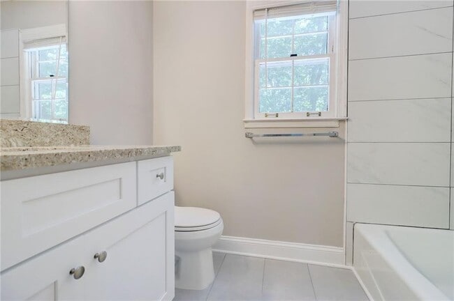 Building Photo - 1049 Seven Springs Cir NE