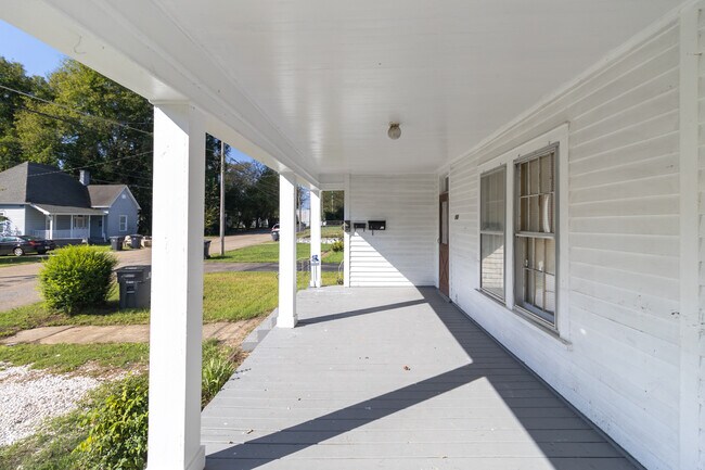Building Photo - 221 Hawthorne Ave