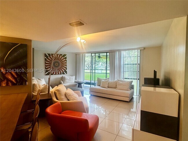Building Photo - 3475 N Country Club Dr