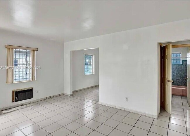 Building Photo - 831 NW 21st Ct