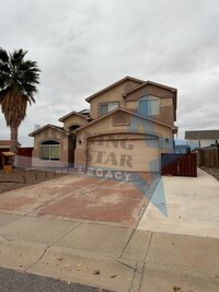 Building Photo - Spacious 4 Bedroom Home w/ Large Landscape...