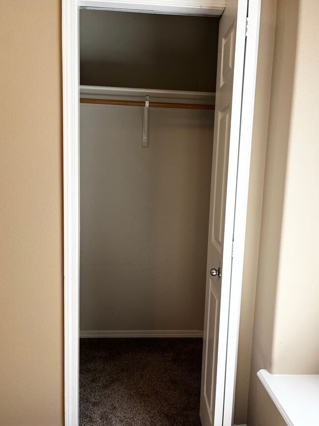 Building Photo - 4 Bedroom Home with Bonus Room Potential & RV Parking!