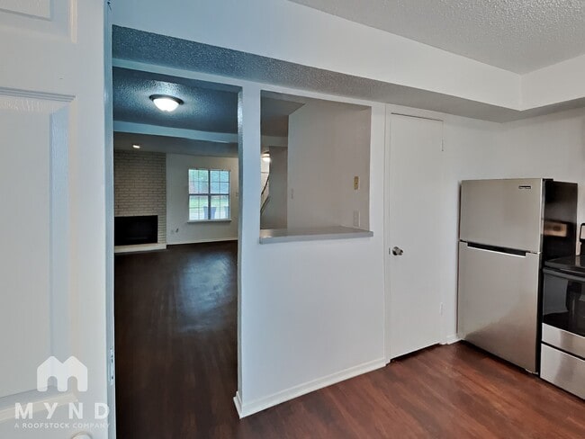 Building Photo - 2806 Wimbledon Ct