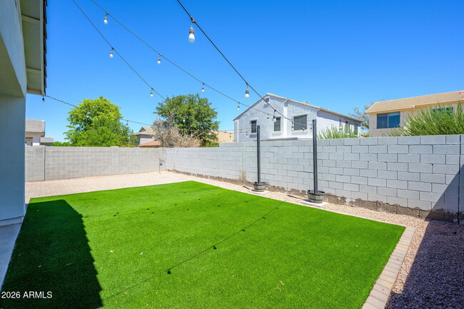 Building Photo - 542 E Bamboo Ln