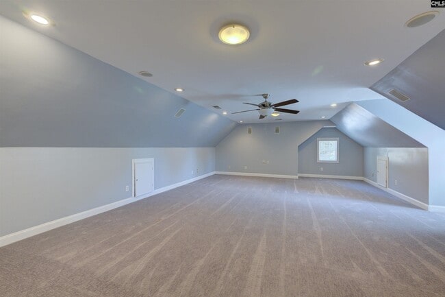 Building Photo - 2 Rose Dew Ln
