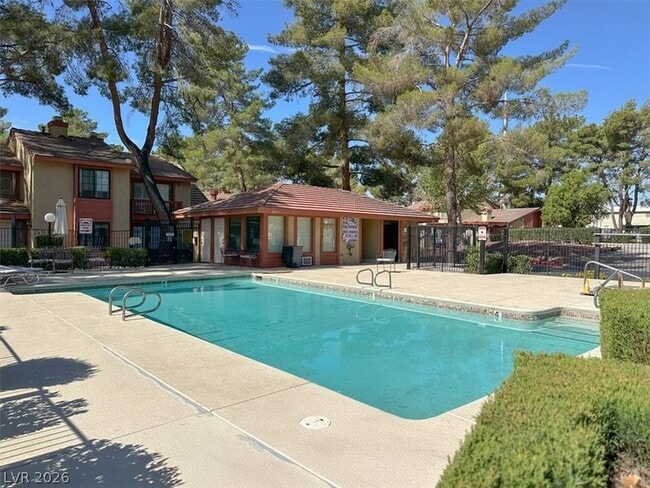 Building Photo - 2410 Pickwick Dr