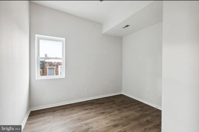 Building Photo - 1918 W Diamond St