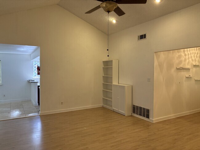 Building Photo - 4006 Hillside Dr