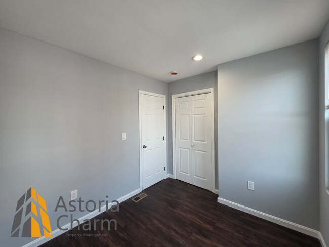 Building Photo - Fully Renovated 4 Bed 3 Bath End Unit Rowhome with Den, Ensuite and Finished Basement