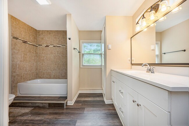 Building Photo - MOVE-IN SPECIAL: 1/2 OFF FIRST MONTH 3BR/2...