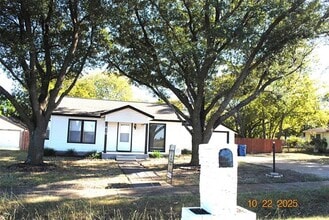 Building Photo - 410 Ayres St