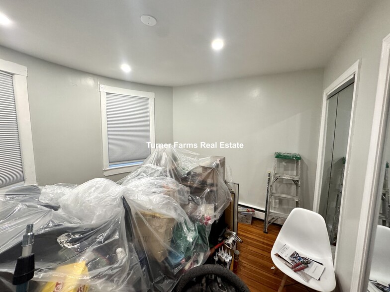 Building Photo - 83 E Brookline St