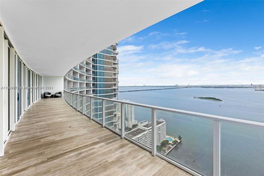 Building Photo - 2020 N Bayshore Dr