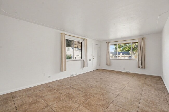 Building Photo - 535 S Quitman St