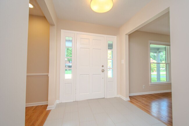 Building Photo - Recently Updated! 4 Bed/2.5 bath