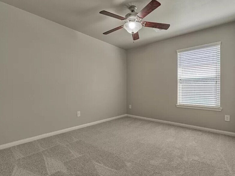 Building Photo - 13210 Raintree Dr