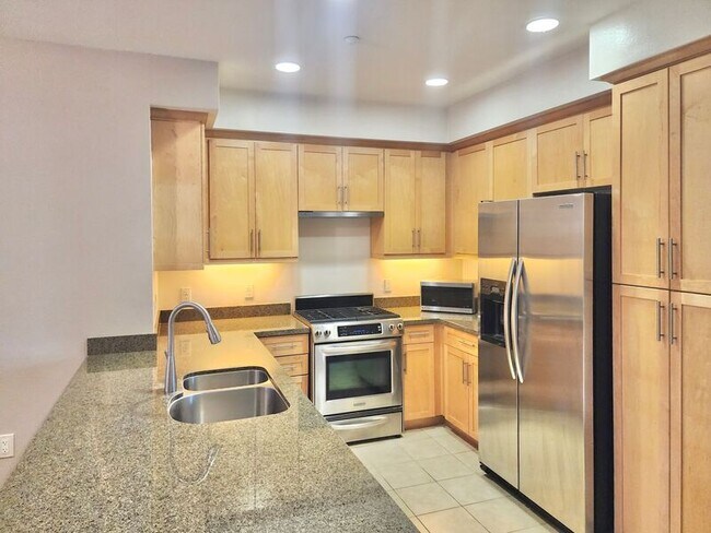 Building Photo - 12842 Palm St