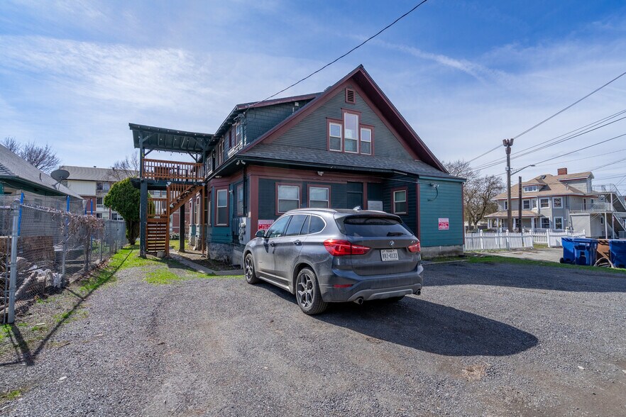 Off-street parking - 1524 W Dean Ave