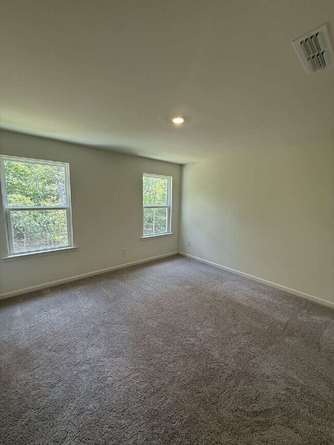 Building Photo - 3 bed 2 and half bath home in Mebane