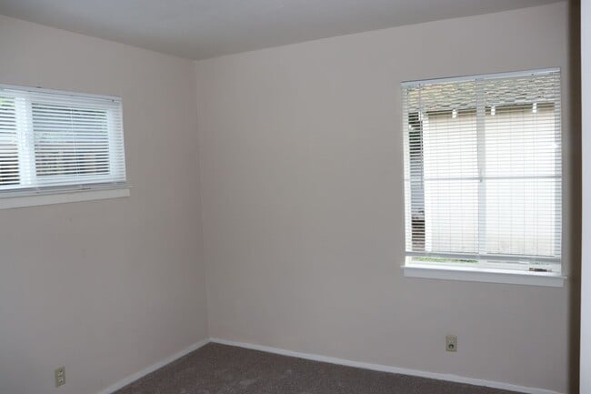 Building Photo - 3 Bedroom/ 2 Bath Original Rancher in Santa Clara