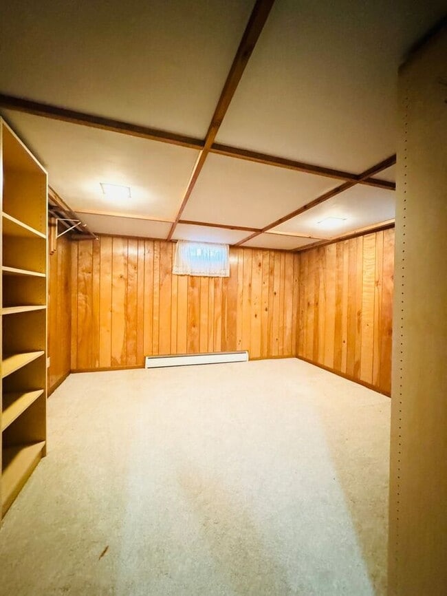 Building Photo - 4 Bedroom - 2 Bath Ranch Style Home with 2...