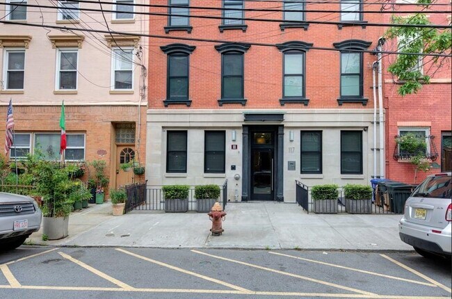 Building Photo - 117 Willow Ave