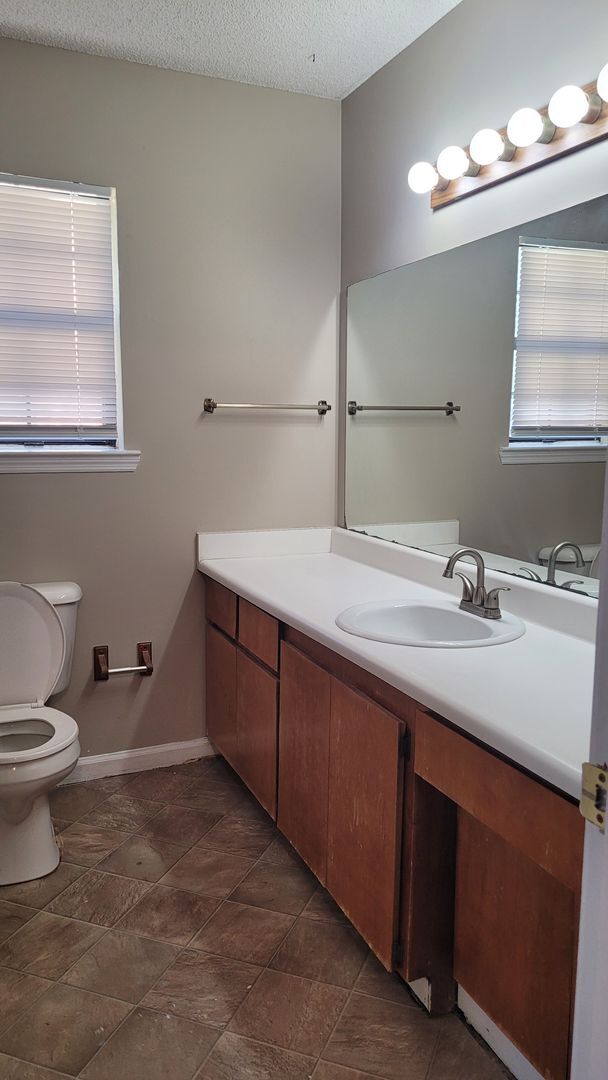 Building Photo - 614 Trevor St