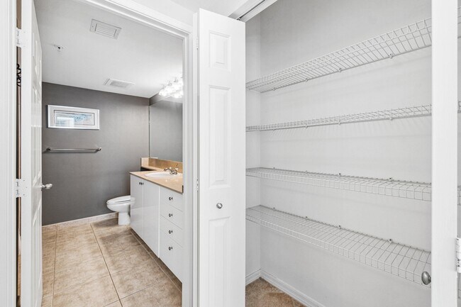 Building Photo - 700 E Boynton Beach Blvd