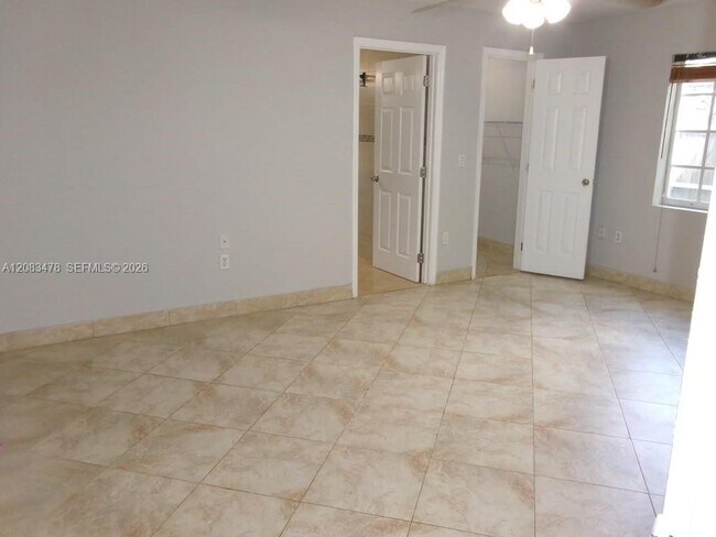 Building Photo - 10620 SW 146th Ct