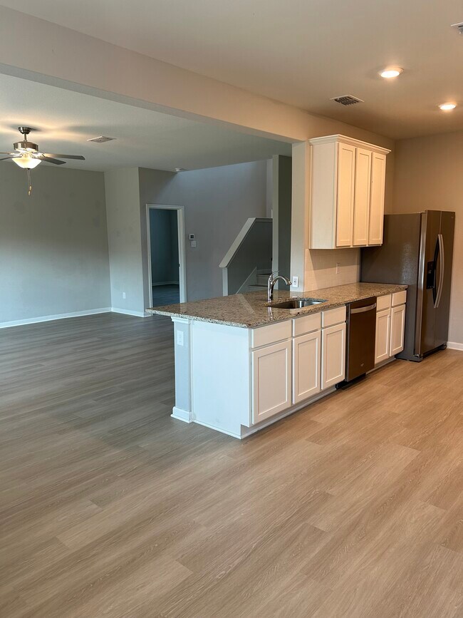 Building Photo - 1825 Liam Dr