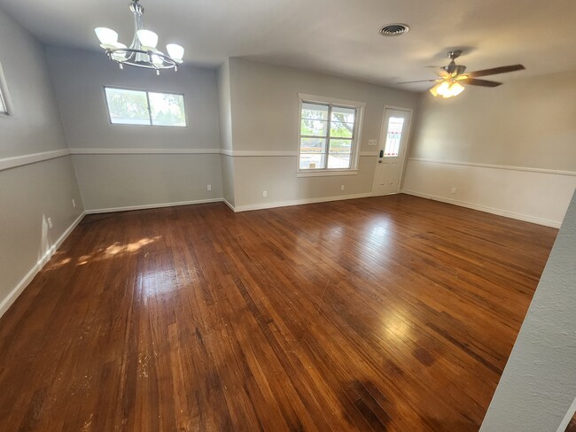 Main Entrance Living Area - 801 N 8th Ave