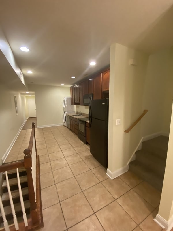 Building Photo - 1600 Light St