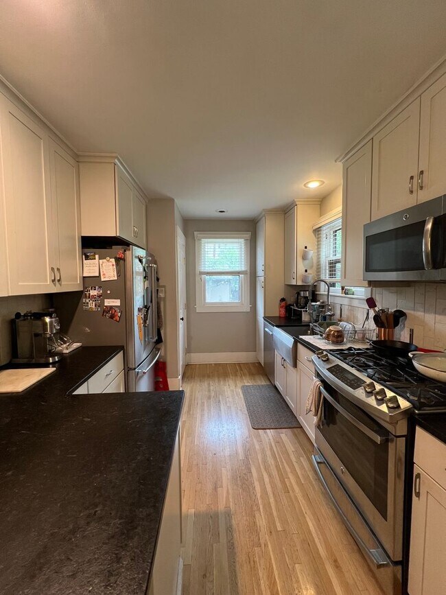 Building Photo - Highlands Bungalow Available Now!