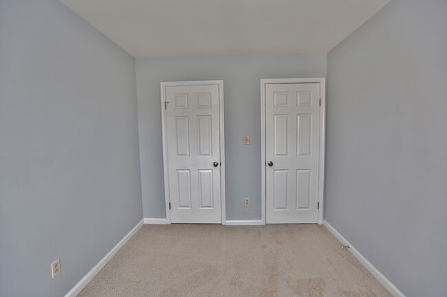 Building Photo - Beautifully Updated Townhome In Ocean Lake...