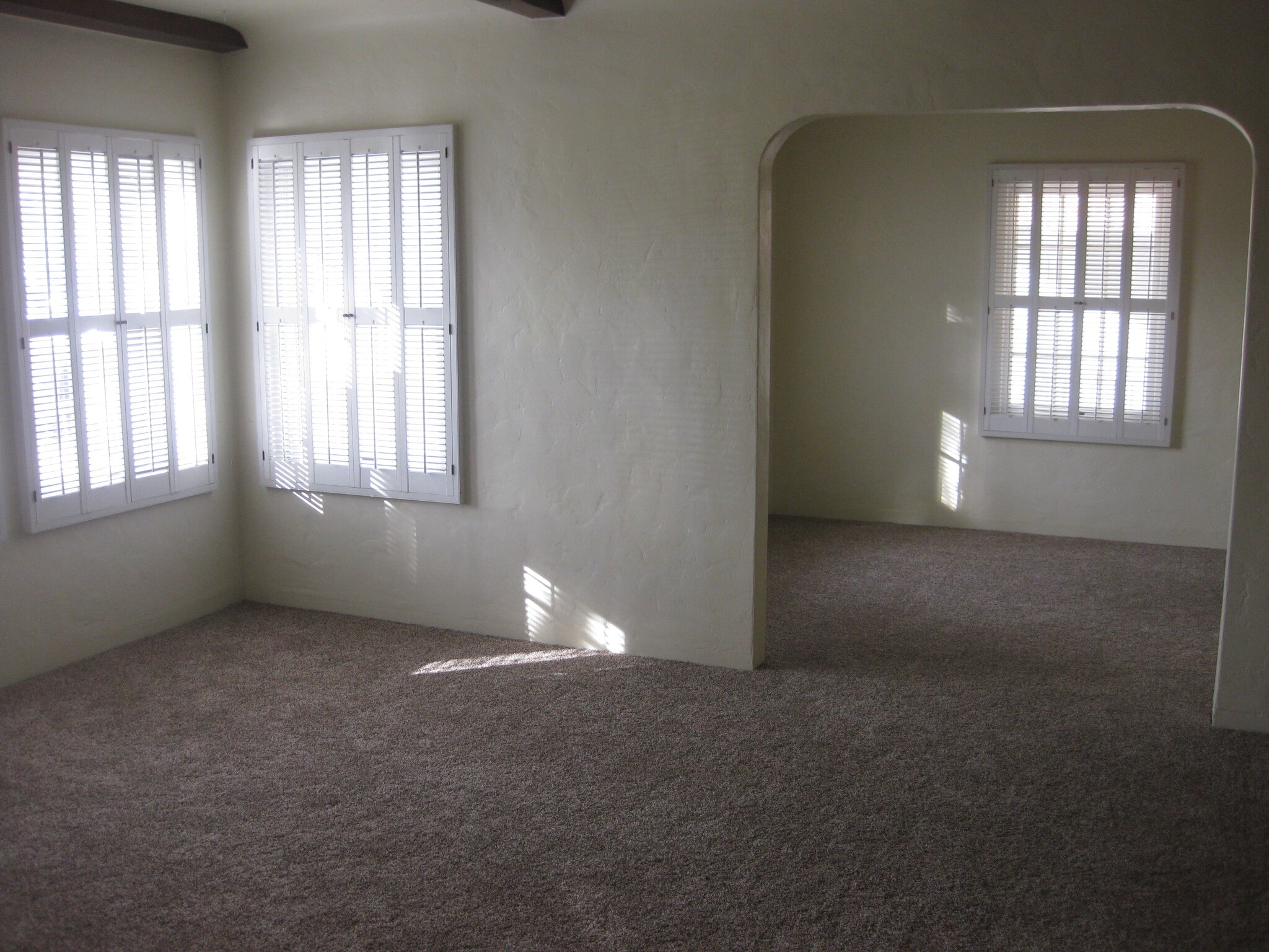 Building Photo - 1809 N Laurel Ave
