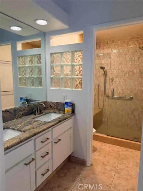 Building Photo - 14 Trillium Pl