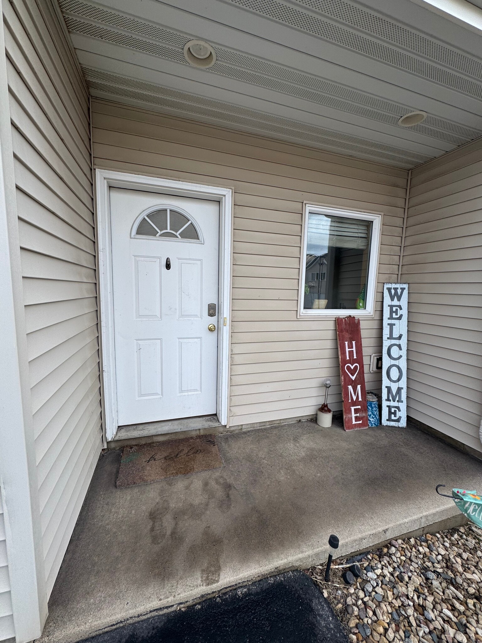 Front Entry View - 2156 Willow Trail