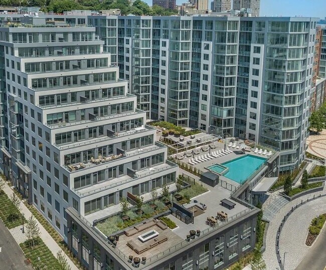 Building Photo - 9 Ave at Port Imperial