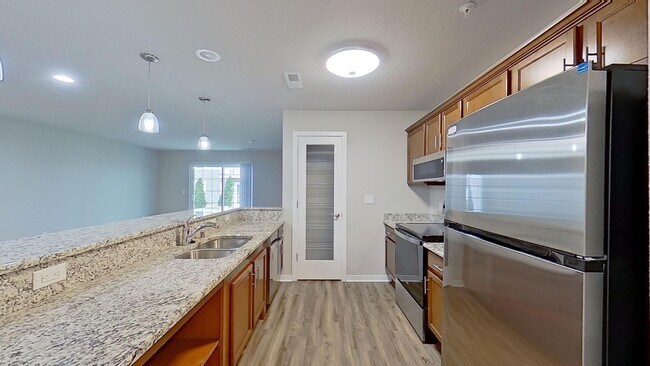 Building Photo - Condo Style Lower 1 Bedroom 1 Bathroom Apartment